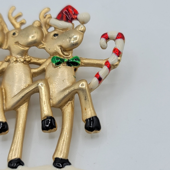 Danecraft Dancing Reindeer Christmas Brooch Gold Tone Enamel Midcentury 60s Vtg - Picture 4 of 9